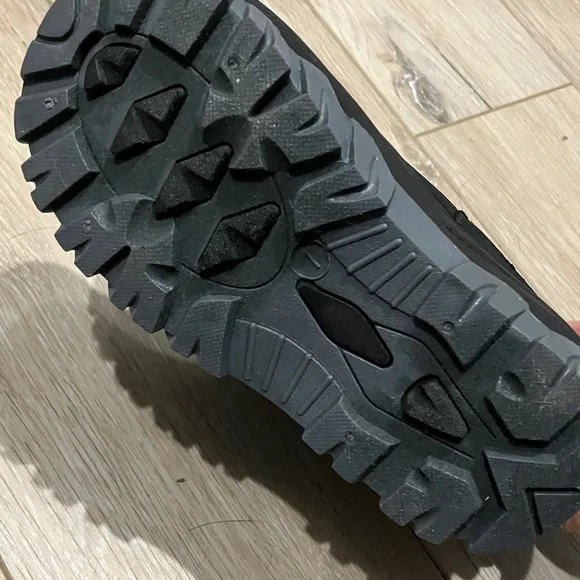 Like New Western Chief Black & Grey Snow Boots, faux fur lined, waterproof - Picture 11 of 12